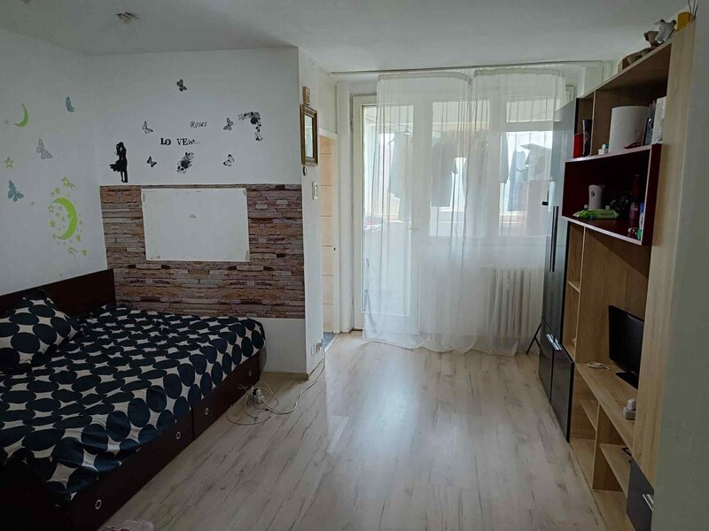 Titan, parc IOR, Piata Minis, garsoniera, an 1979, bloc reabilitat.