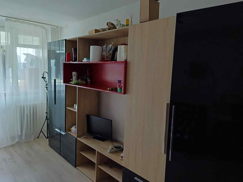 Titan, parc IOR, Piata Minis, garsoniera, an 1979, bloc reabilitat.