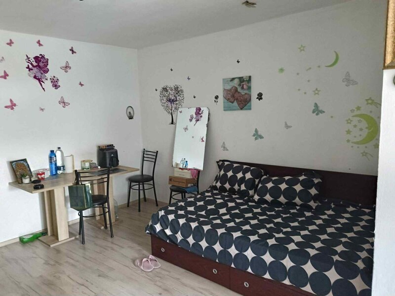 Titan, parc IOR, Piata Minis, garsoniera, an 1979, bloc reabilitat.