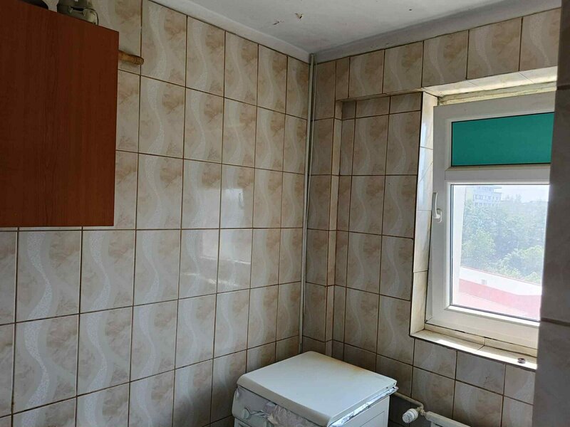 Titan, parc IOR, Piata Minis, garsoniera, an 1979, bloc reabilitat.